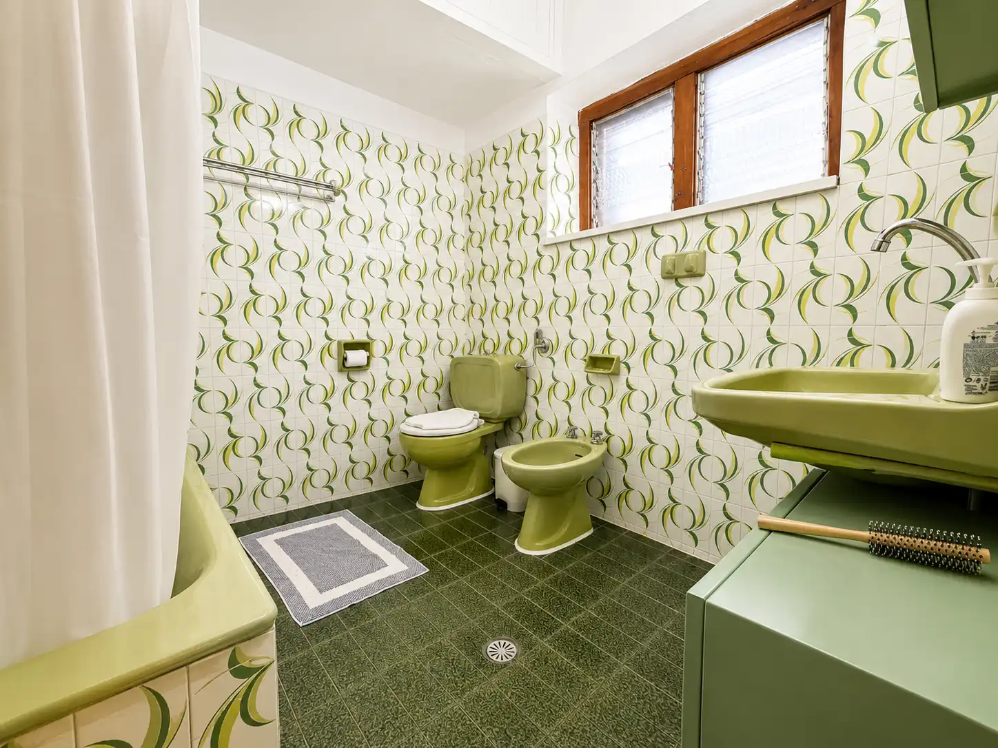 Two-Bedroom Traditional Apartment View 2